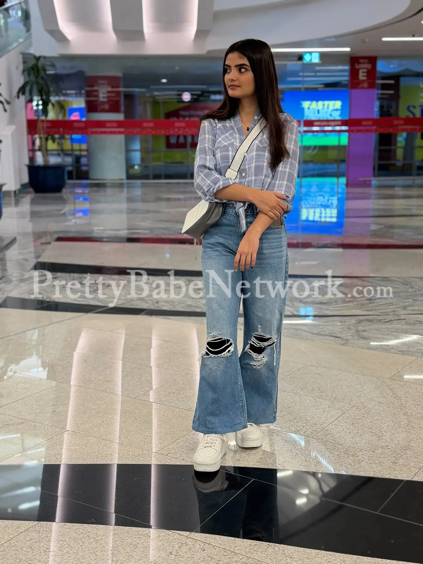 Aarushi Singh—High-Class Escort in Noida with 100% Genuine Photo